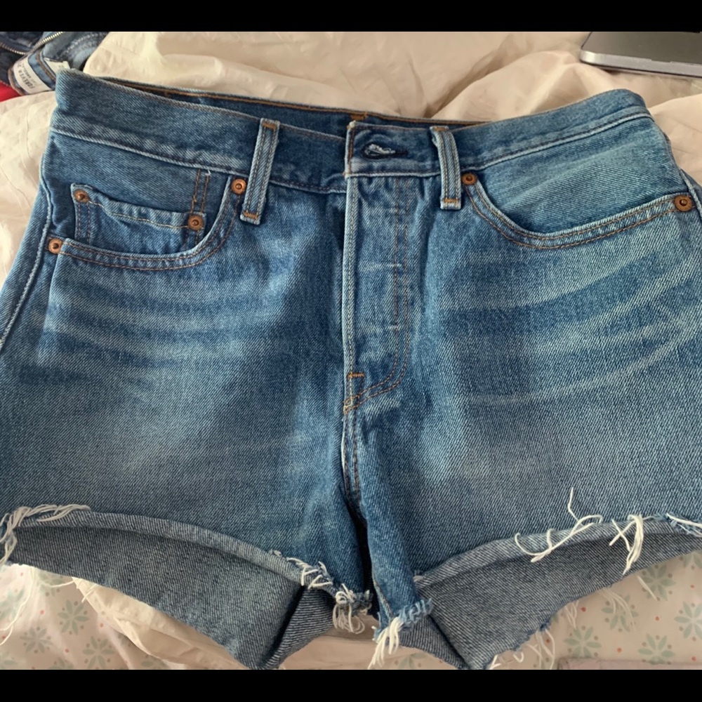Urban outfitters-Levi 501 shorts